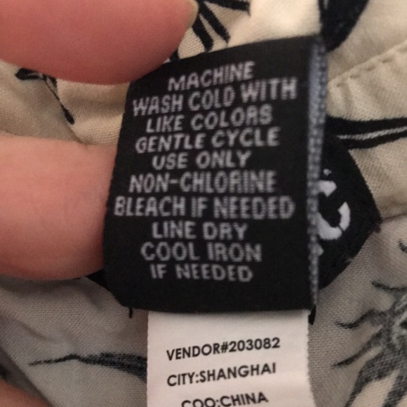 CREAM AND BLACK CELESTIAL Womens CROP BUTTON UP SHIRT size medium TEEN - Picture 7 of 10